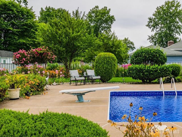 41 Edgewood Avenue, Colonia, NJ 07067