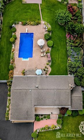41 Edgewood Avenue, Colonia, NJ 07067