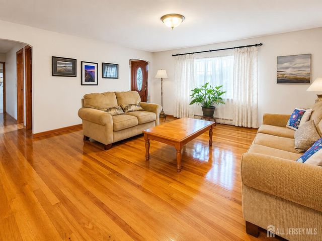 41 Edgewood Avenue, Colonia, NJ 07067