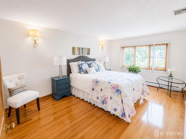 41 Edgewood Avenue, Colonia, NJ 07067
