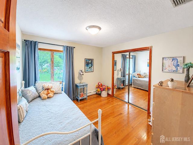 41 Edgewood Avenue, Colonia, NJ 07067