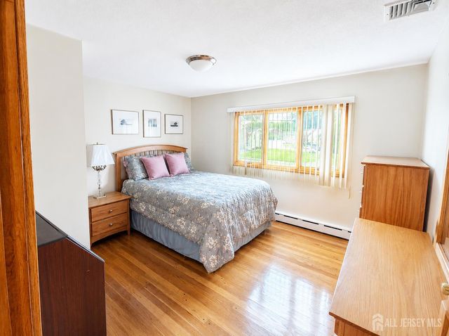 41 Edgewood Avenue, Colonia, NJ 07067