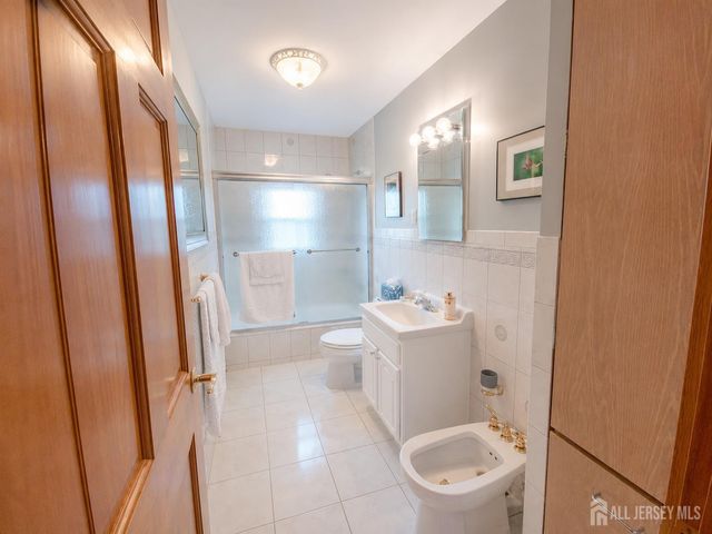 41 Edgewood Avenue, Colonia, NJ 07067