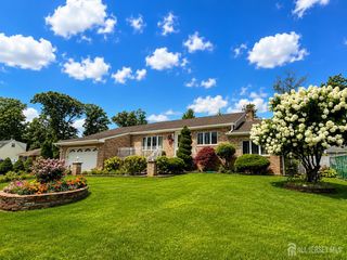 41 Edgewood Avenue, Colonia, NJ 07067