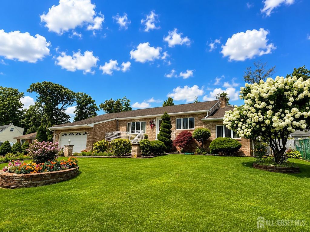 41 Edgewood Avenue, Colonia, NJ 07067