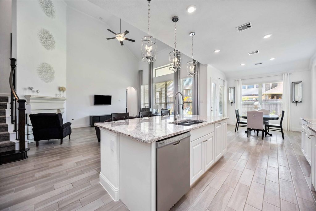 Image 3 of property listing at 6503 Elrington Heights Lane, Katy, TX 77493