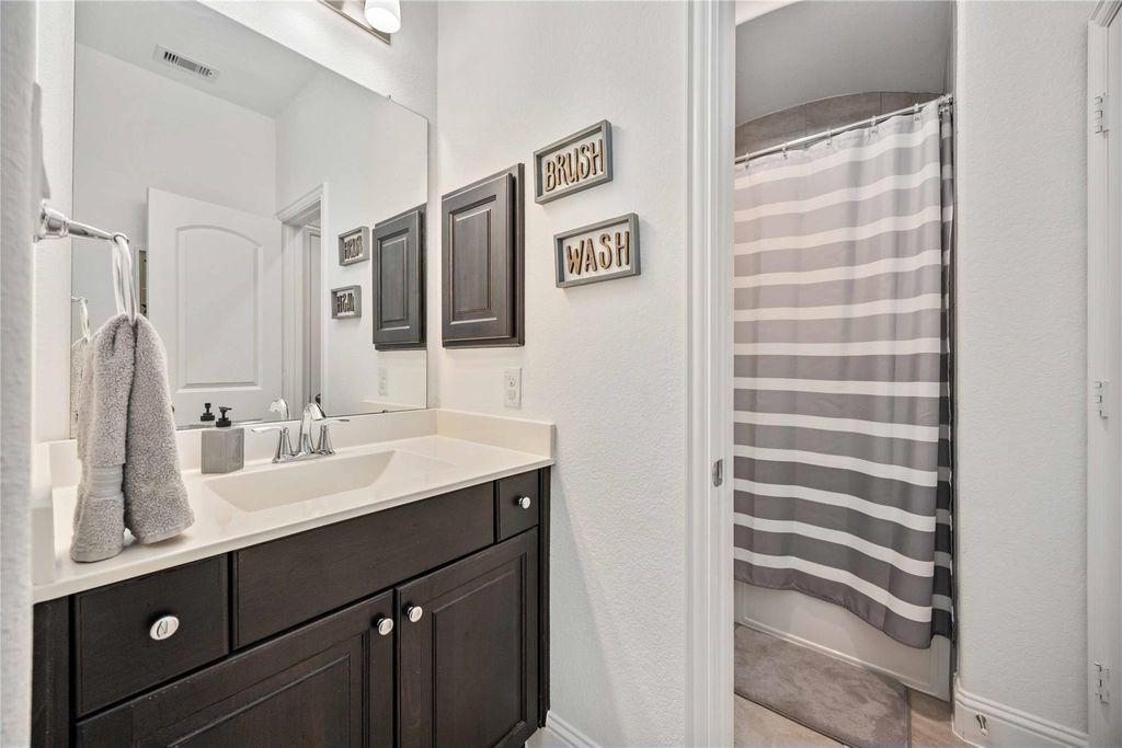 Image 32 of property listing at 6503 Elrington Heights Lane, Katy, TX 77493