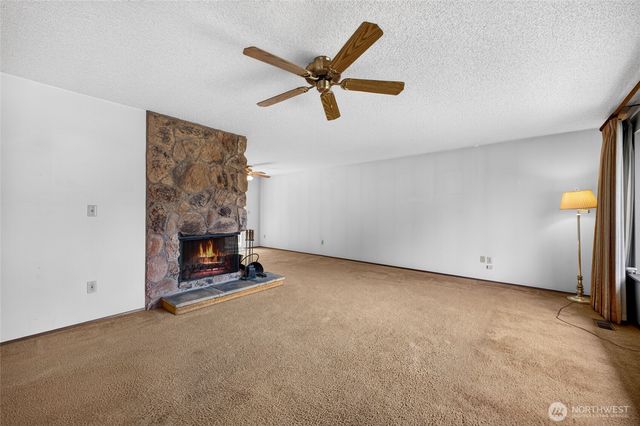 6218 99th Street Ct E, Puyallup, WA 98373