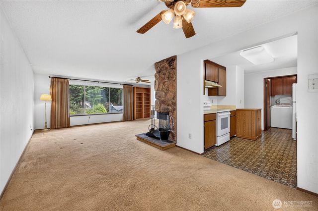 6218 99th Street Ct E, Puyallup, WA 98373