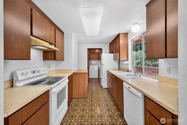 6218 99th Street Ct E, Puyallup, WA 98373