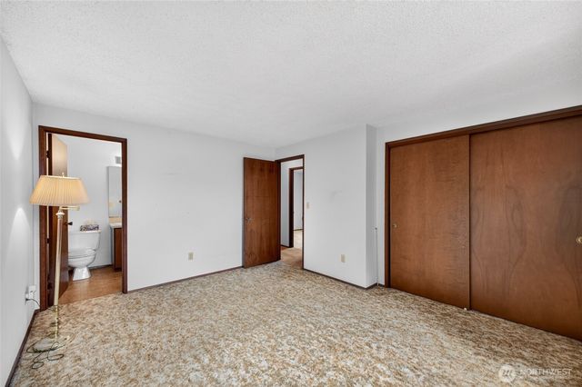 6218 99th Street Ct E, Puyallup, WA 98373