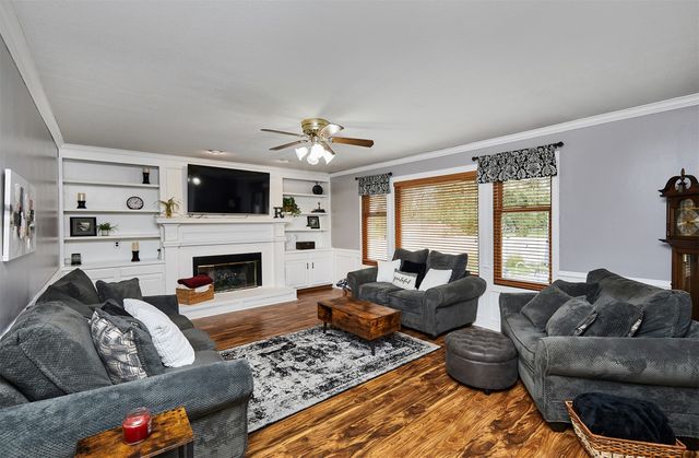 1105 58th Street, West Des Moines, IA 50266