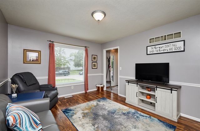 1105 58th Street, West Des Moines, IA 50266