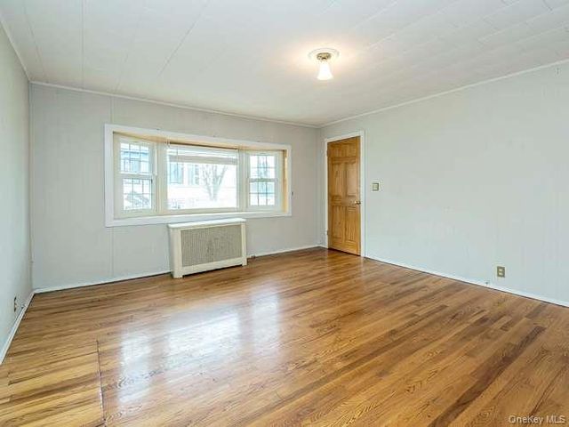 75 Grove Street, Glenwood Landing, NY 11547