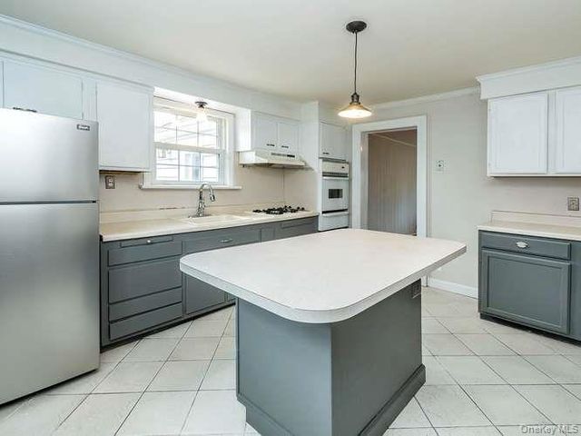 75 Grove Street, Glenwood Landing, NY 11547