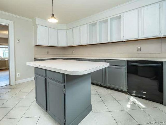 75 Grove Street, Glenwood Landing, NY 11547