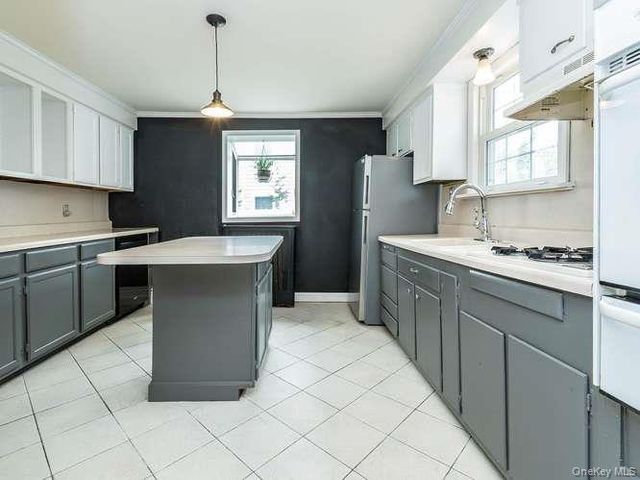 75 Grove Street, Glenwood Landing, NY 11547