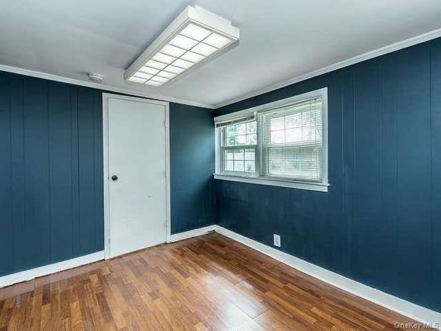 75 Grove Street, Glenwood Landing, NY 11547