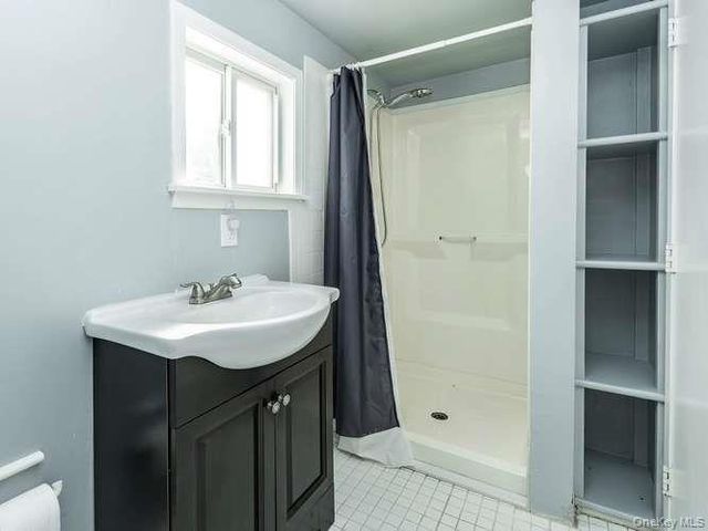 75 Grove Street, Glenwood Landing, NY 11547