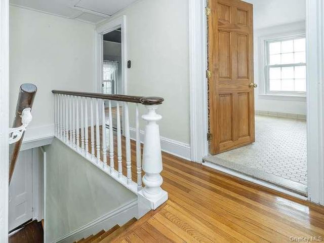 75 Grove Street, Glenwood Landing, NY 11547