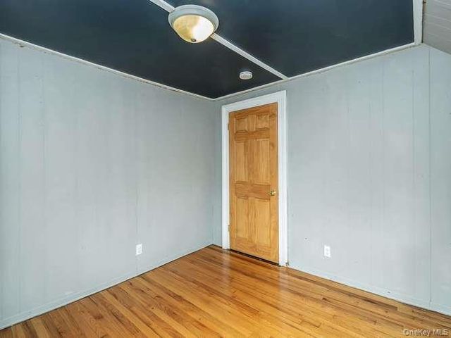 75 Grove Street, Glenwood Landing, NY 11547