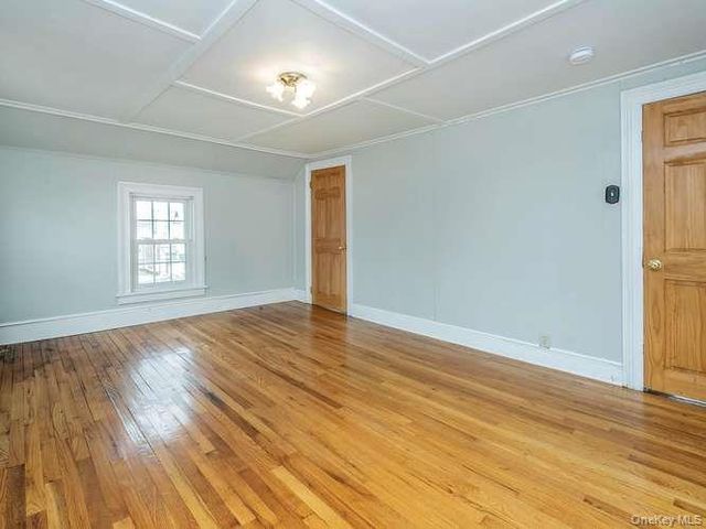 75 Grove Street, Glenwood Landing, NY 11547