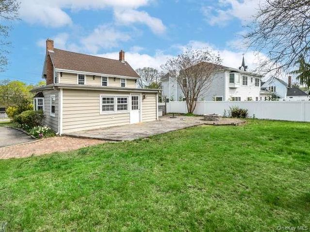 75 Grove Street, Glenwood Landing, NY 11547