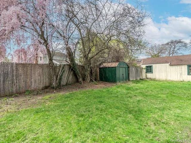 75 Grove Street, Glenwood Landing, NY 11547