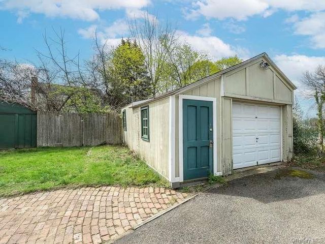 75 Grove Street, Glenwood Landing, NY 11547