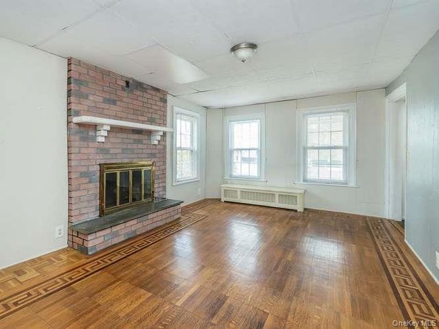 75 Grove Street, Glenwood Landing, NY 11547