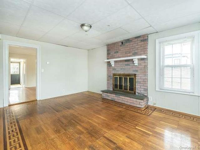 75 Grove Street, Glenwood Landing, NY 11547