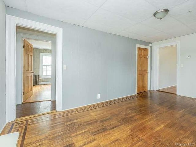 75 Grove Street, Glenwood Landing, NY 11547