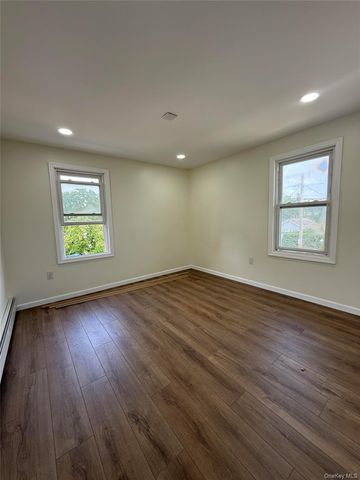 40 S Corona Avenue 2ND FLOOR, Valley Stream, NY 11580