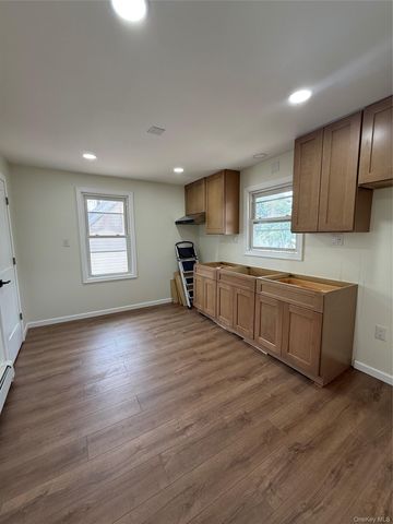 40 S Corona Avenue 2ND FLOOR, Valley Stream, NY 11580