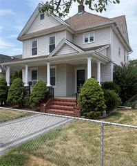 40 S Corona Avenue 2ND FLOOR, Valley Stream, NY 11580