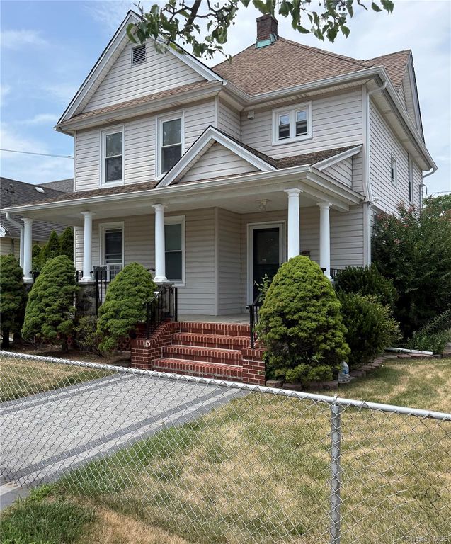 40 S Corona Avenue 2ND FLOOR, Valley Stream, NY 11580