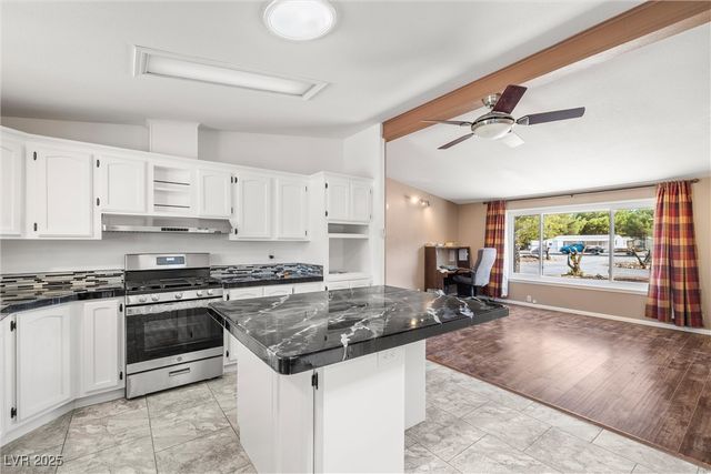 1371 West Basin Avenue, Pahrump, NV 89060