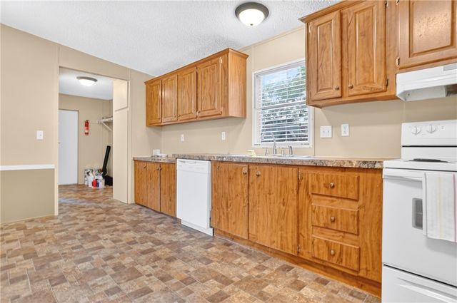 20 WHITE Road, Russellville, AR 72802