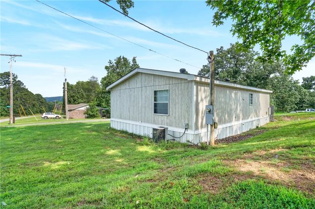 20 WHITE Road, Russellville, AR 72802