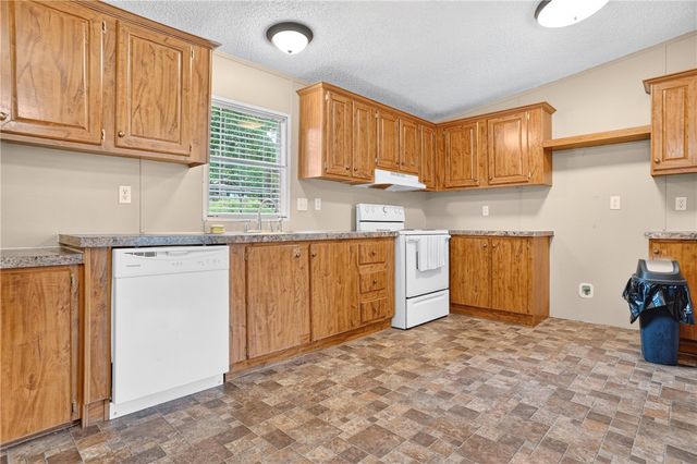 20 WHITE Road, Russellville, AR 72802