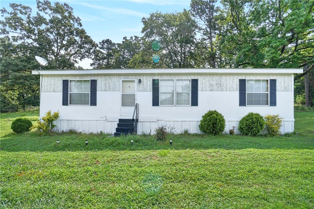 20 WHITE Road, Russellville, AR 72802