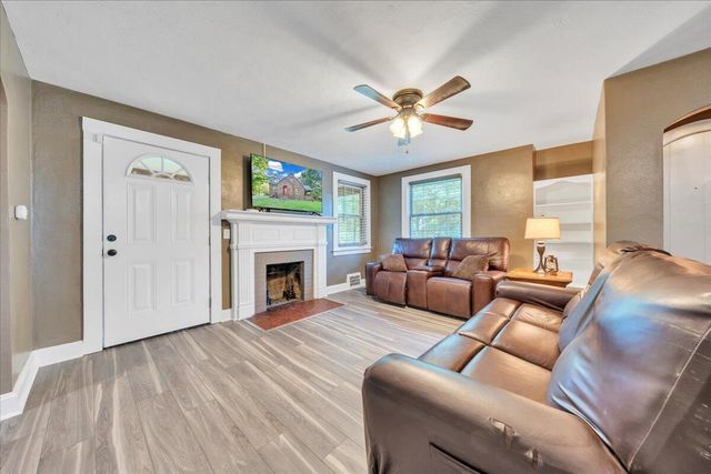 1008 Old Country Club RD, Roanoke, VA 24017