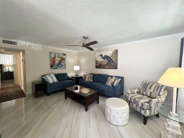 304 Oakridge Q 304, Deerfield Beach, FL 33442