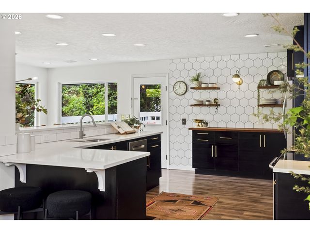 4000 Se ALDERCREST Rd, Milwaukie, OR 97222