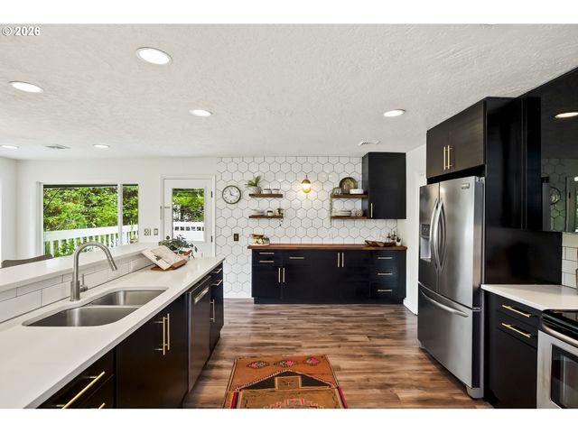 4000 Se ALDERCREST Rd, Milwaukie, OR 97222