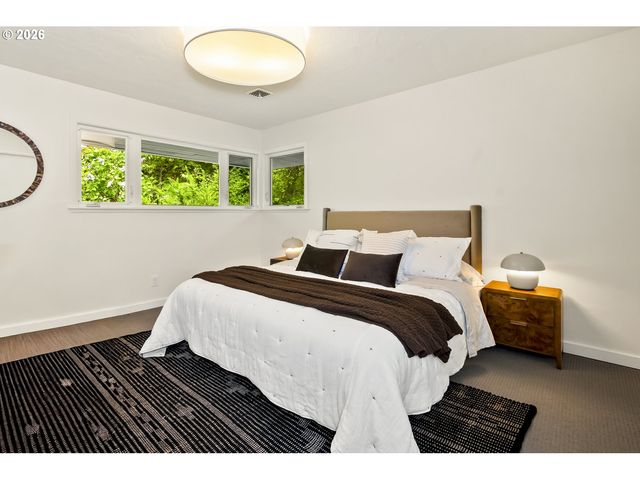 4000 Se ALDERCREST Rd, Milwaukie, OR 97222