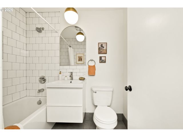 4000 Se ALDERCREST Rd, Milwaukie, OR 97222