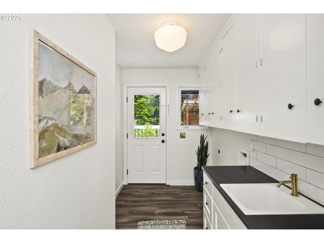 4000 Se ALDERCREST Rd, Milwaukie, OR 97222