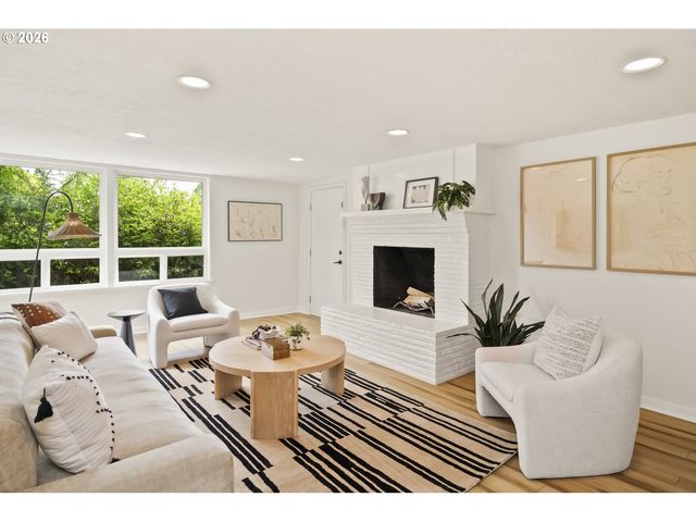 4000 Se ALDERCREST Rd, Milwaukie, OR 97222