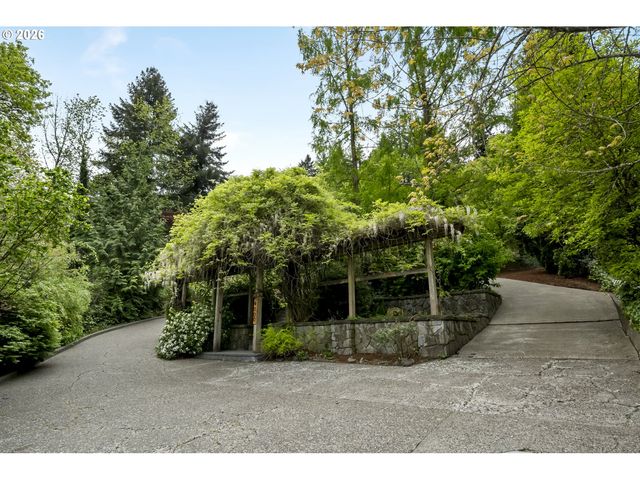 4000 Se ALDERCREST Rd, Milwaukie, OR 97222